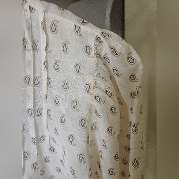 NWOT Ann Taylor Cream Paisley Blouse - Picture 3 of 16